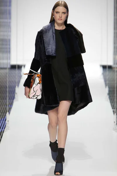 Look 30
